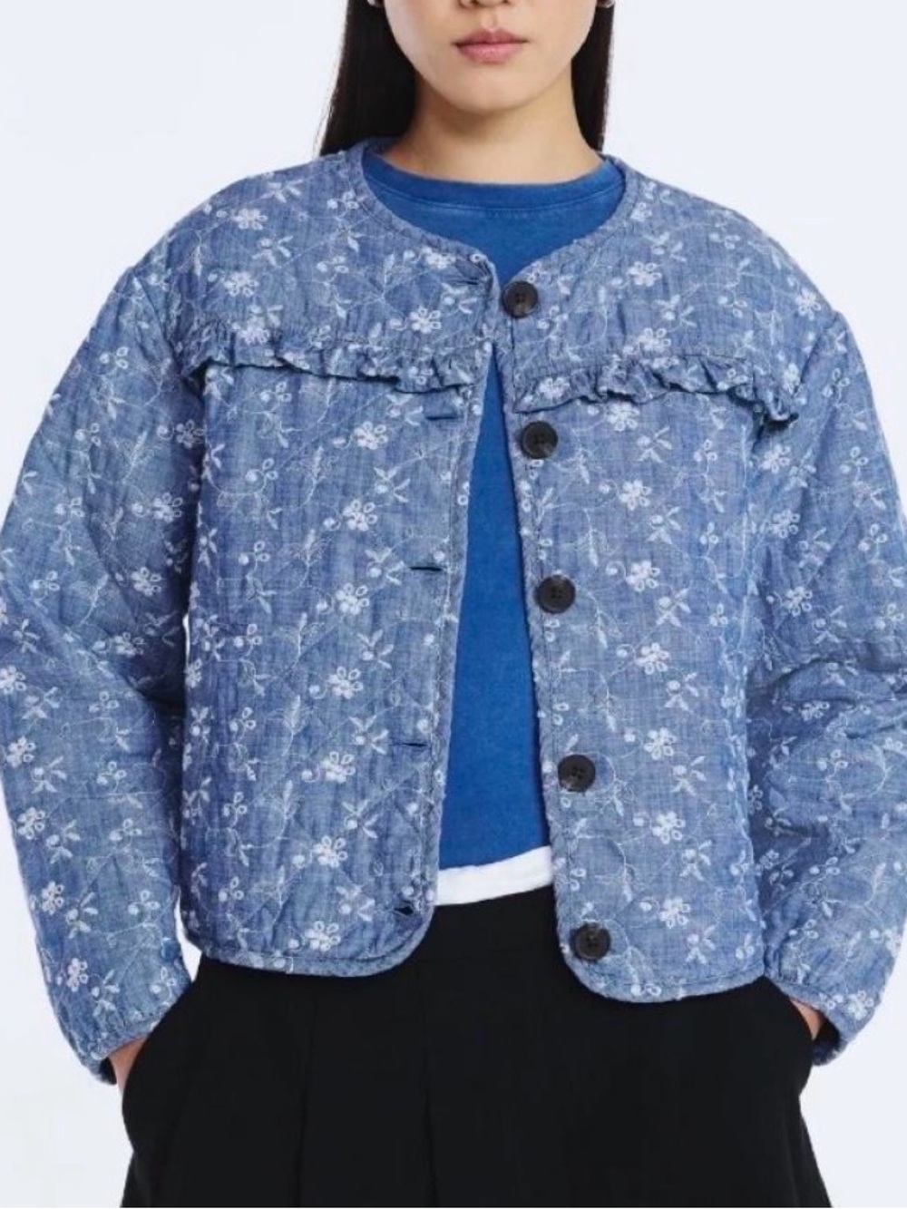 Women's Cotton Eyelet Jacket with Puff Sleeves in a blue/medium wash size S 4/6